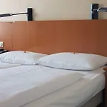 Отель Arcadia 3*